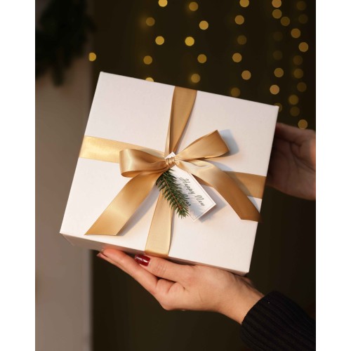 Новорічний подарунок. Чайно-медовий бокс зі свічкою Новорічний подарунок. Чайно-медовий бокс зі свічкою